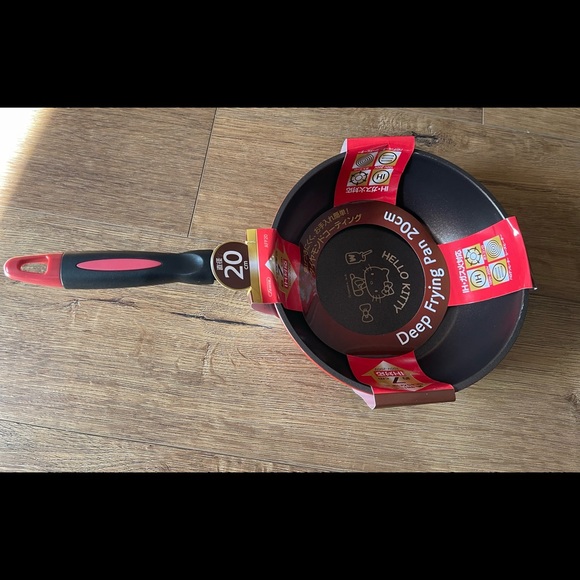 HELLO KITTY-NWT Non-Stick Medium Pan - Picture 5 of 13